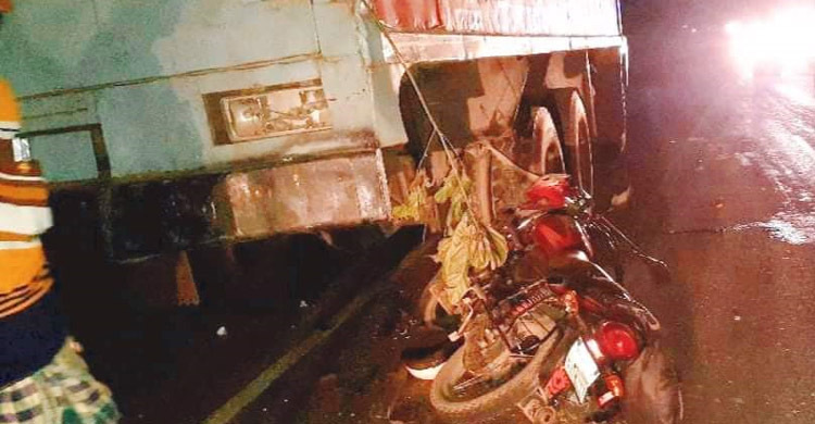 রায়গঞ্জে কাভার্ডভ্যান চাপায় মোটরসাইকেল আরোহী নিহত