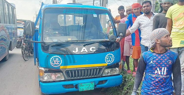 গরুর হাট দেখতে গিয়ে প্রাণ গেলো মোটরসাইকেল আরোহীর