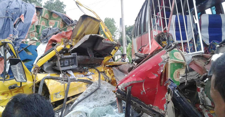 সিরাজগঞ্জে বাস-ট্রাক মুখোমুখি সংঘর্ষে নিহত ৪