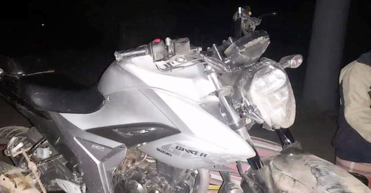 পথচারীকে বাঁচাতে গিয়ে মোটরসাইকেল নিয়ন্ত্রণ হারিয়ে ২ বন্ধু নিহত