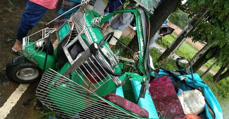উখিয়ায় ট্রাকচাপায় অটোরিকশার ৪ যাত্রী নিহত
