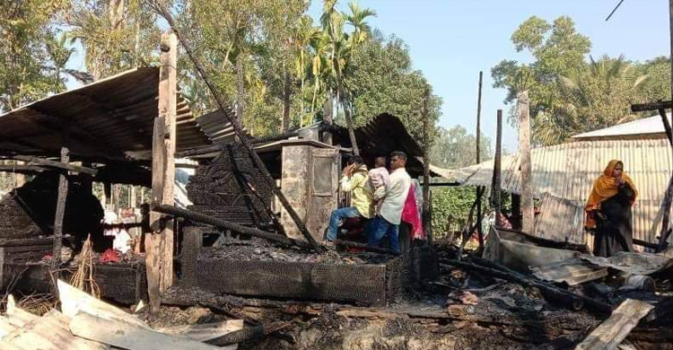 ঘরেই পুড়ে অঙ্গার হলেন বৃদ্ধা