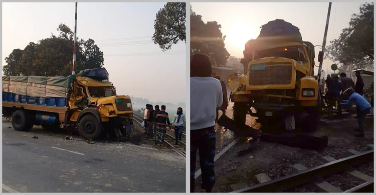 দুই ট্রাকের নিচে তিন মোটরসাইকেল আরোহী, অল্পের জন্য রক্ষা