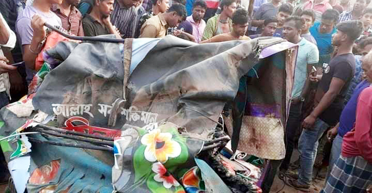 গ্যাস নিতে গিয়ে বাসচাপায় সিএনজিচালক নিহত