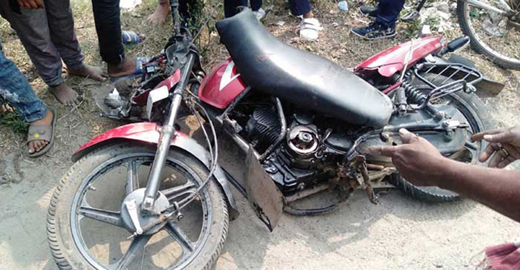 বাসের চাকায় পিষ্ট হয়ে বাবার সামনেই ছেলের মৃত্যু