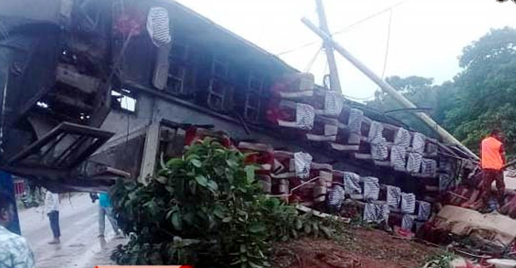 নিয়ন্ত্রণ হারিয়ে খাদে হিমাচলের বাস, প্রাণ হারালেন দুইজন