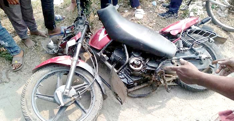 ট্রাক-মোটরসাইকেল মুখোমুখি সংঘর্ষে নিহত ২