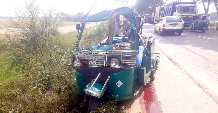ব্রাহ্মণবাড়িয়ায় ট্রাকচাপায় সিএনজির যাত্রী নিহত