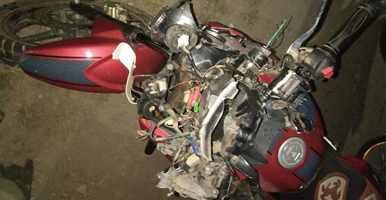 মহাদেবপুরে ট্রাকচাপায় ব্যবসায়ী নিহত