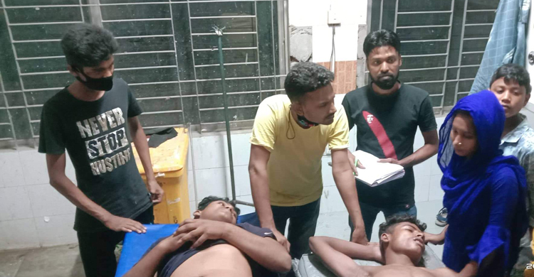 দুর্ঘটনায় আহত দুই তরুণের কাছে মিললো ৮১ বোতল ফেনসিডিল