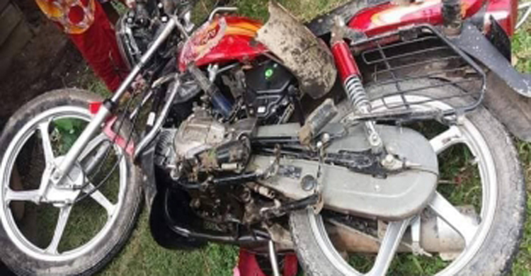 ভেকুর ধাক্কায় প্রাণ গেল তিন মোটরসাইকেল আরোহীর