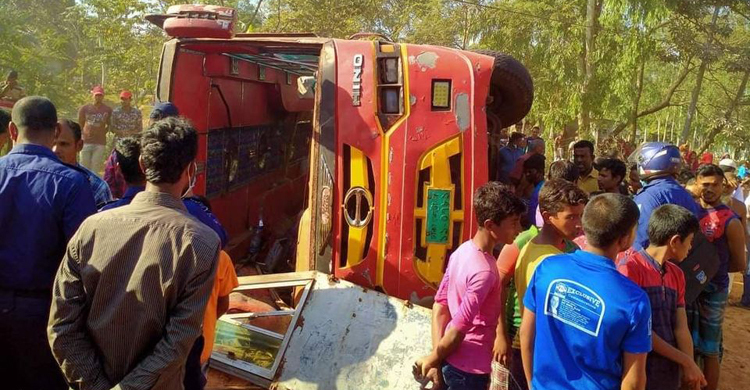 ছেলের সঙ্গে বিয়ের দাওয়াতে যাওয়া হলো না মায়ের