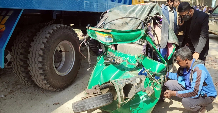 5 killed as truck, auto-rickshaw collide in Joypurhat