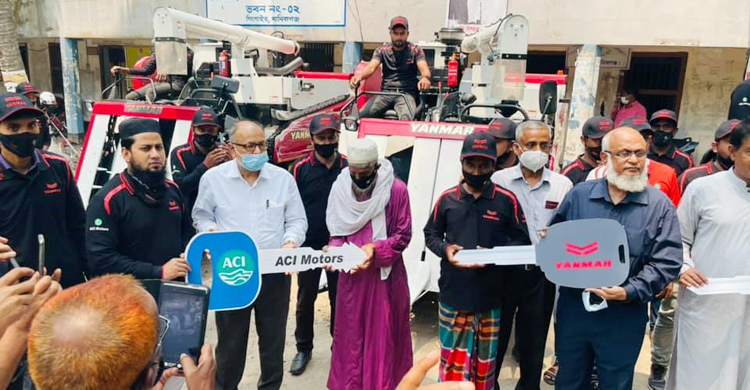 সরকারি ভর্তুকিতে জাপানি ইয়ানমার কম্বাইন হারভেস্টার বিতরণ