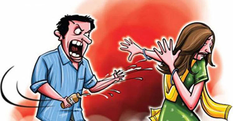 নাটোরে স্বামীর ছোড়া এসিডে ঝলসে গেলেন স্ত্রী