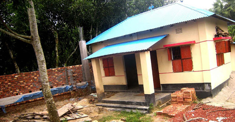 রাজাকারের স্ত্রী পেলেন দুর্যোগ সহনীয় ঘর