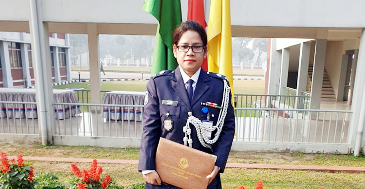 পিএসসি ডিগ্রি অর্জন করলেন প্রথম পুলিশ নারী কর্মকর্তা এডিসি লাকী