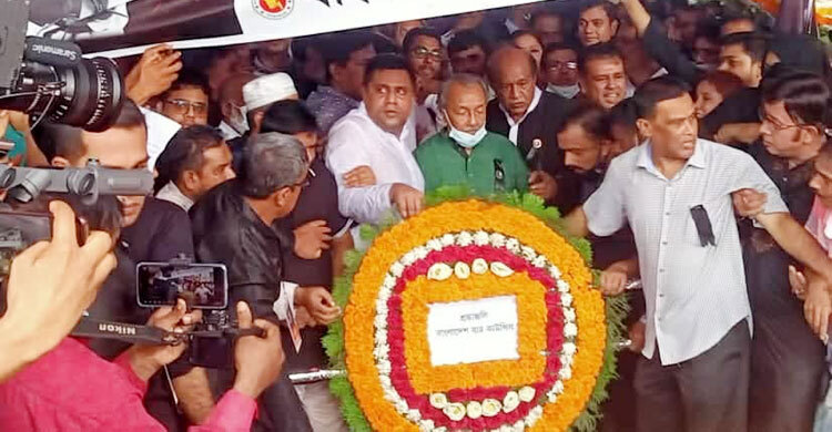 বঙ্গবন্ধুর প্রতিকৃতিতে বার কাউন্সিলের শ্রদ্ধা