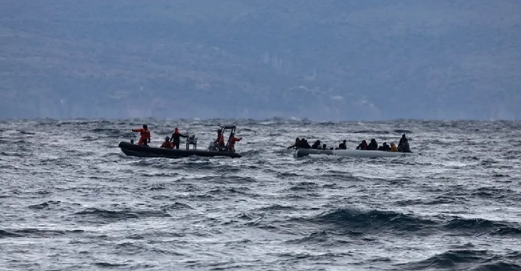 Migrant boat sinks off Turkey with 45 on board
