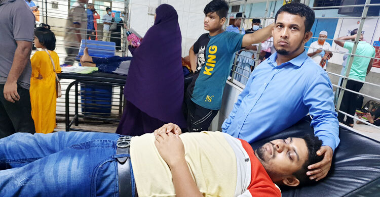 বাসে অজ্ঞান পার্টির খপ্পরে পড়ে টাকা-মোবাইল খোয়ালেন যুবক