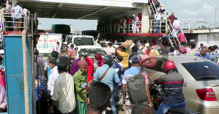 ঘাটে যেতেই গুনতে হচ্ছে অতিরিক্ত ভাড়া
