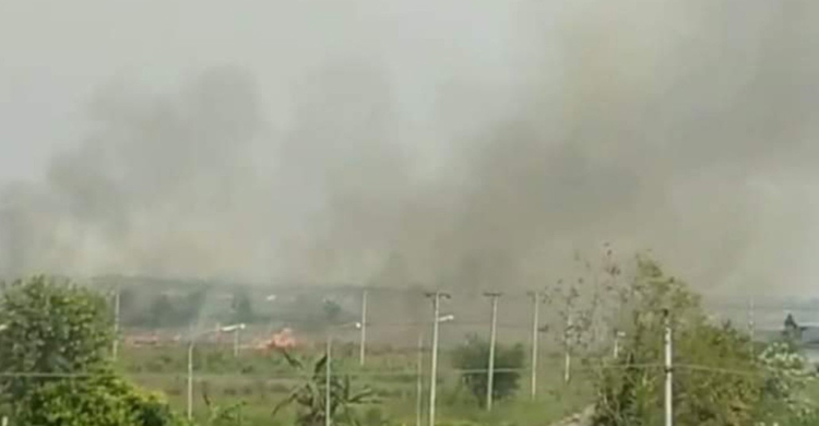 সাড়ে ৮ ঘণ্টায়ও নেভেনি মোংলা ইপিজেডে সুতা কারখানার আগুন