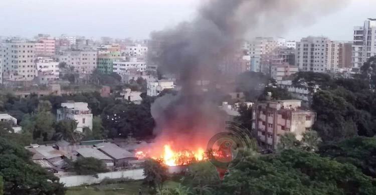 উত্তরা বস্তিতে আগুন: ৫ হাজার করে টাকা পাবে ক্ষতিগ্রস্ত পরিবার
