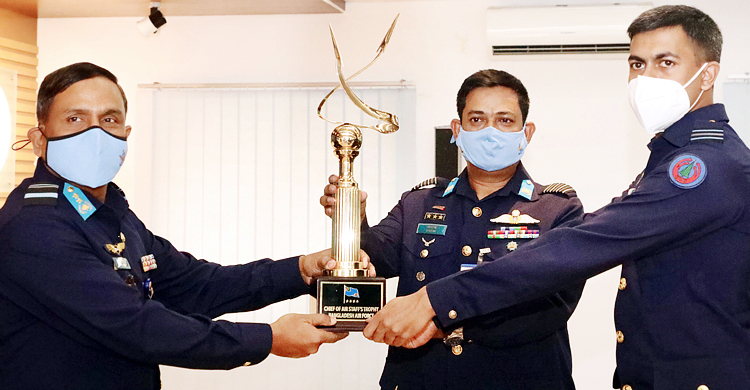 বিমানবাহিনীর ফ্লাইট সেফটি অফিসার্স কোর্সের সনদ বিতরণ