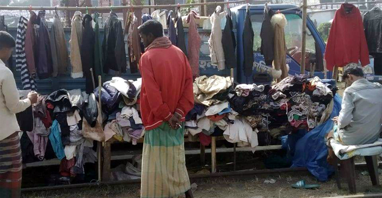 শায়েস্তাগঞ্জে শীতবস্ত্র বিক্রি বেড়েছে