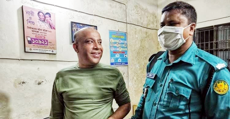 অনুদানের সিনেমা নিয়ে অনিয়ম, গ্রেফতার টোকন ঠাকুর