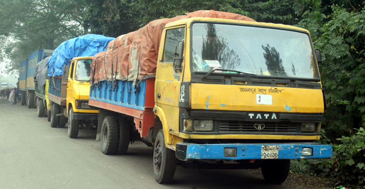 বাংলাদেশ থেকে বেশি করে তেল নিচ্ছে ভারত