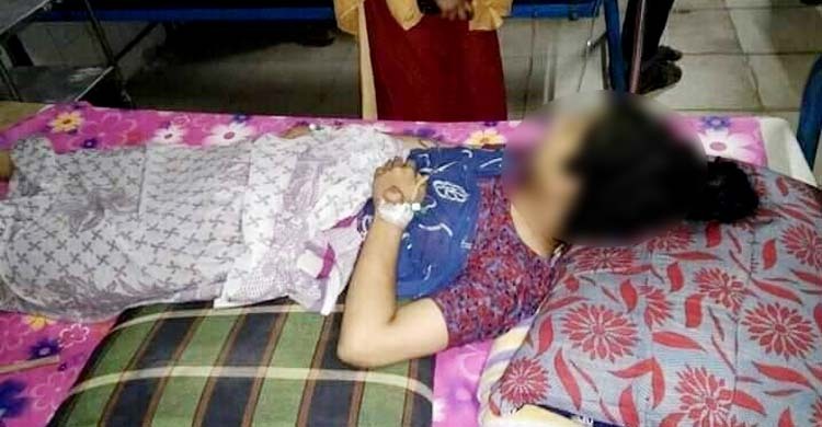 ভিন্ন গ্রুপের রক্ত দেওয়ার অভিযোগ, হাসপাতালে ছটফট করছেন প্রসূতি