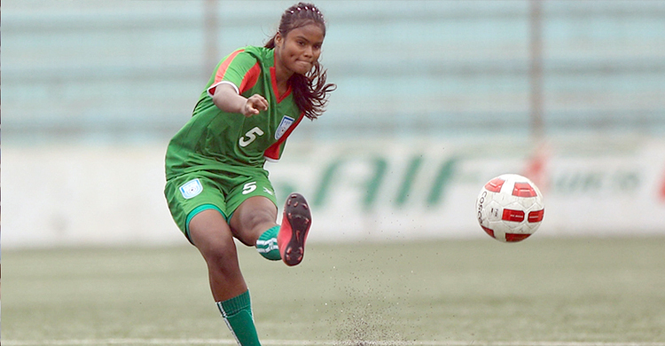 ফুটবলার আঁখির বাবার সঙ্গে অসদাচরণ, দুই পুলিশ ক্লোজড