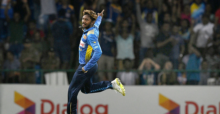 হ্যাটট্রিকের পর হজম করলেন টানা সাত ছক্কা