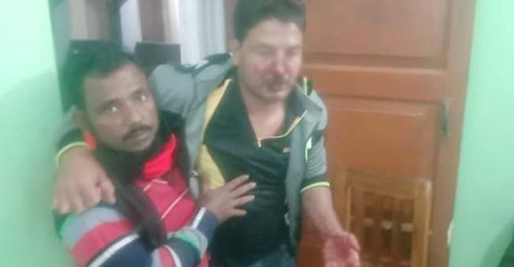 বাবা-ছেলের বিবাদ মীমাংসা করে মার খেলেন শ্রমিকলীগ নেতা