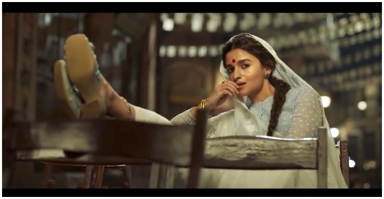 যৌনপল্লীর মালকিন আলিয়া : প্রশংসায় মেতেছে বলিউড