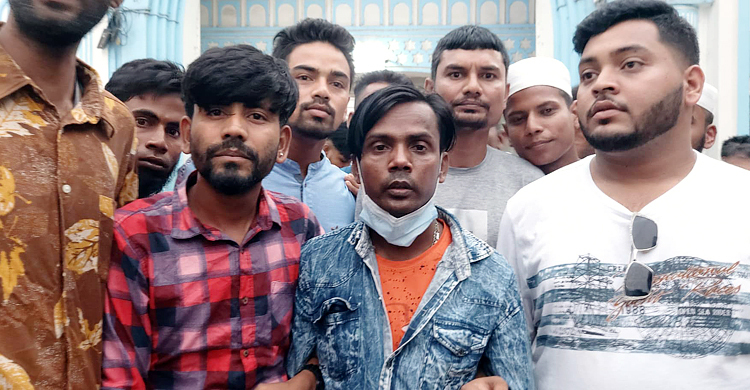 ত্রাণ নিয়ে সিলেটে হিরো আলম, ফিরবেন এক্স ফিল্ডার গাড়ি কিনে