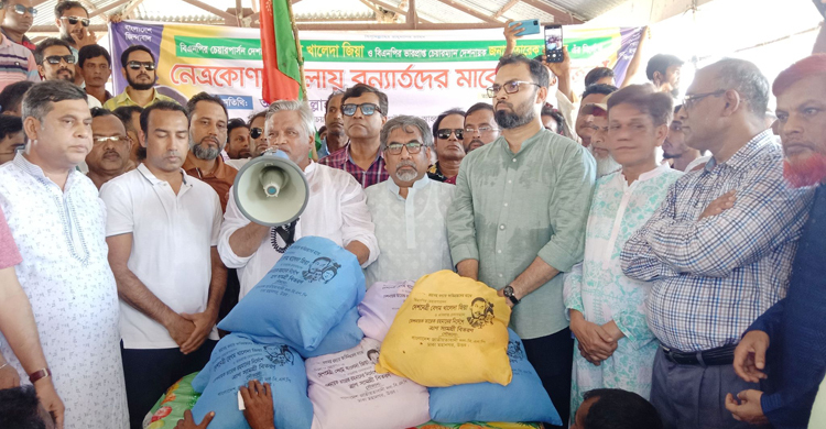 বন্যার্তদের ত্রাণ না দিয়ে সরকার পদ্মা সেতু নিয়ে ব্যস্ত: আমান