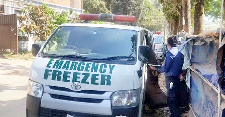 অ্যাম্বুলেন্সে প্রেমিকার লাশ রেখে পালালেন প্রেমিক