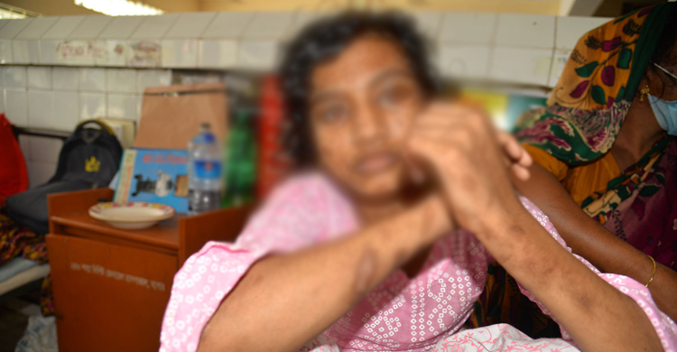 সারা শরীরে খুন্তির ছ্যাঁকা, প্লায়ার্স দিয়ে ফুটো করা হয় মাথা