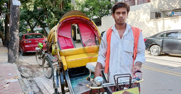 যে কারণে আইফোন ১৩ প্রো-ম্যাক্স ফেরত দিলেন রিকশাচালক আমিনুল