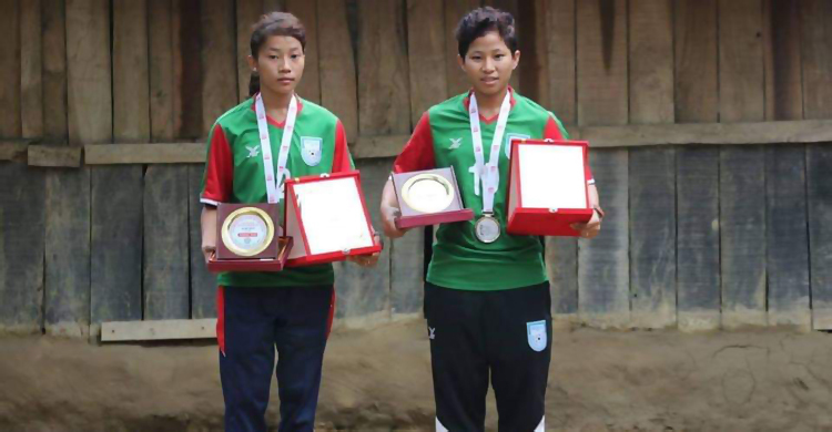 সেই যমজ আনাই-আনুচিংই এখন বাবা-মায়ের মুখের হাসি