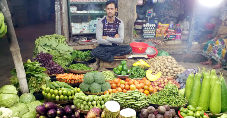 খুলনায় শীতের অজুহাতে বেড়েছে সবজির দাম