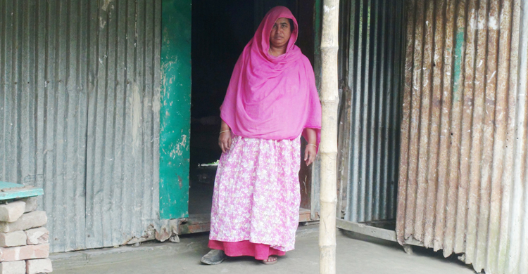 মুক্তিযুদ্ধের শেষ বুলেটে পা হারানো আনোয়ারার খবর নেয় না কেউ