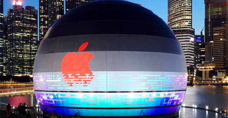 Apple becomes first firm to hit $3tn market value