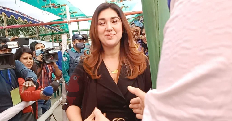 ভোট দিতে এসে কড়া নিরাপত্তা দেখে খুশি অপু বিশ্বাস
