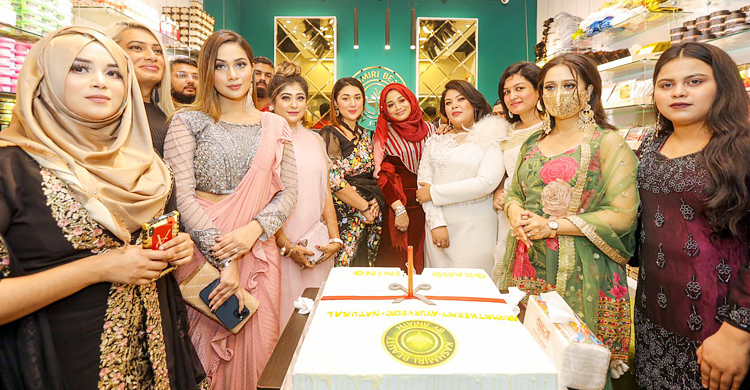 অপু বিশ্বাস নিয়ে এলেন ‘কাশ্মিরী বিউটি বাই জিনিয়াত’র নতুন শো-রুম