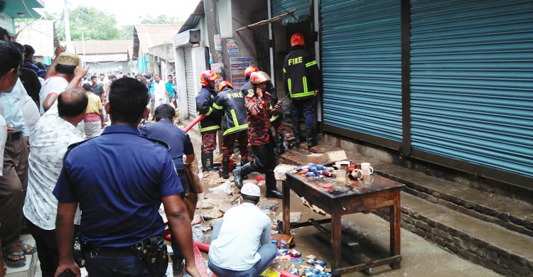সিগারেটের আগুনে সেপটিক ট্যাংক বিস্ফোরণ, দগ্ধ ৪