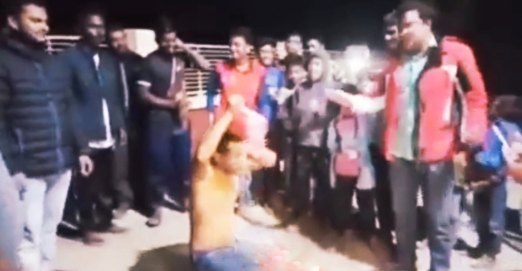 দুধ দিয়ে গোসল করে দল ছাড়লেন আর্জেন্টিনা ভক্ত