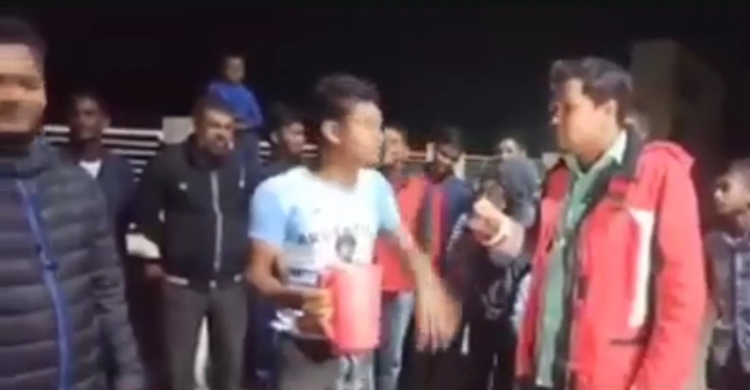 দুধ দিয়ে গোসল করে দল ছাড়লেন আর্জেন্টিনা ভক্ত